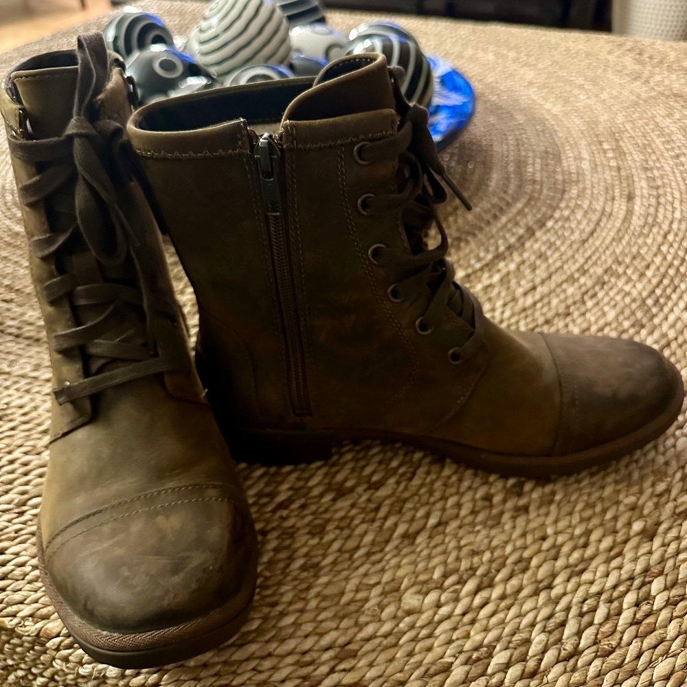 Ugg Ashbury Boot - image 3